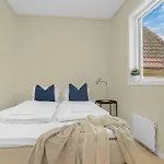 Apartment Contemporary City-apartement With Views Of The Dock!
